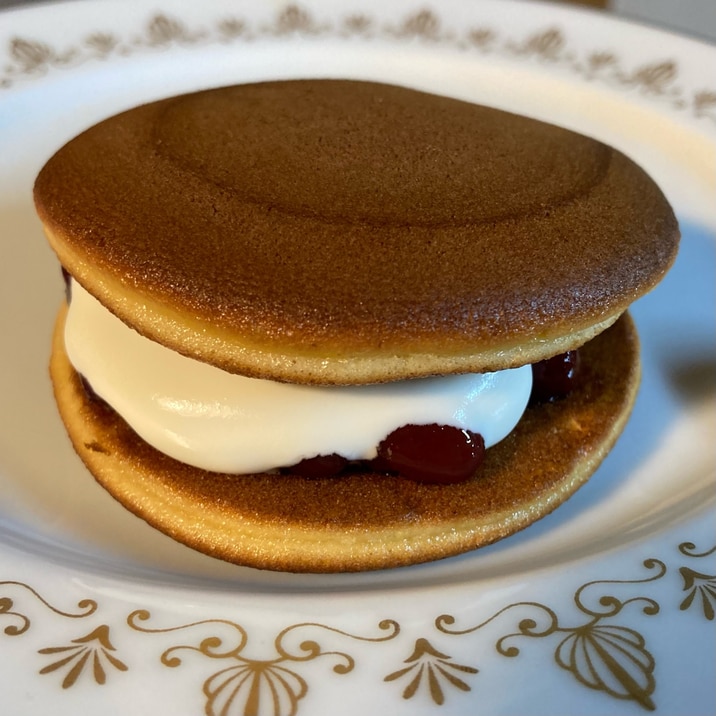3時のおやつ《ホイップクリーム&粒あんどら焼き》